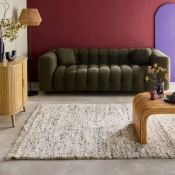 Alcatifa interior com padrão mosqueado, creme