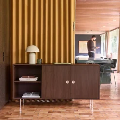 Aparador vintage com acabamento em madeira e aço inoxidável, 2 portas, 150 cm