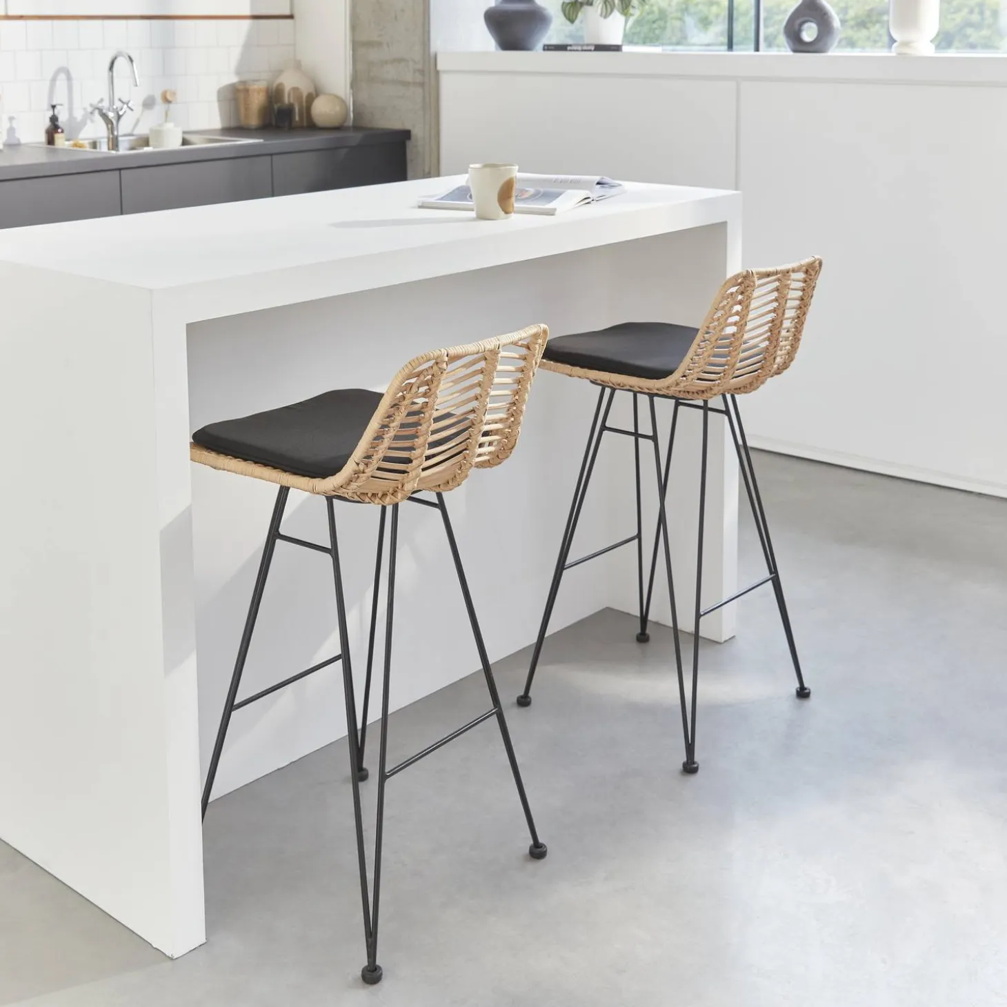 Banco alto de cozinha em metal e rattan, set de 2