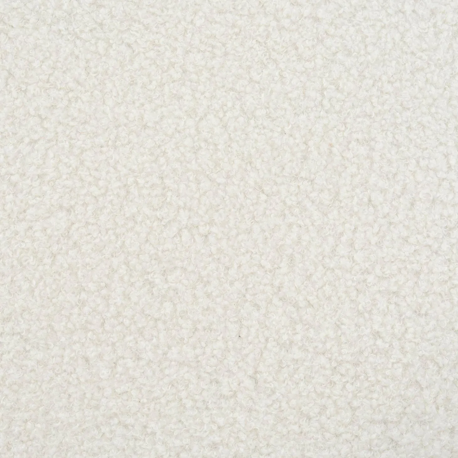 Banco com madeira de seringueira e tecido boucle