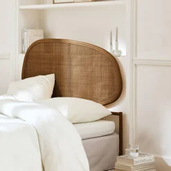 Cabeceira de cama em rattan escuro