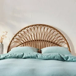Cabeceira para cama em rotim escuro