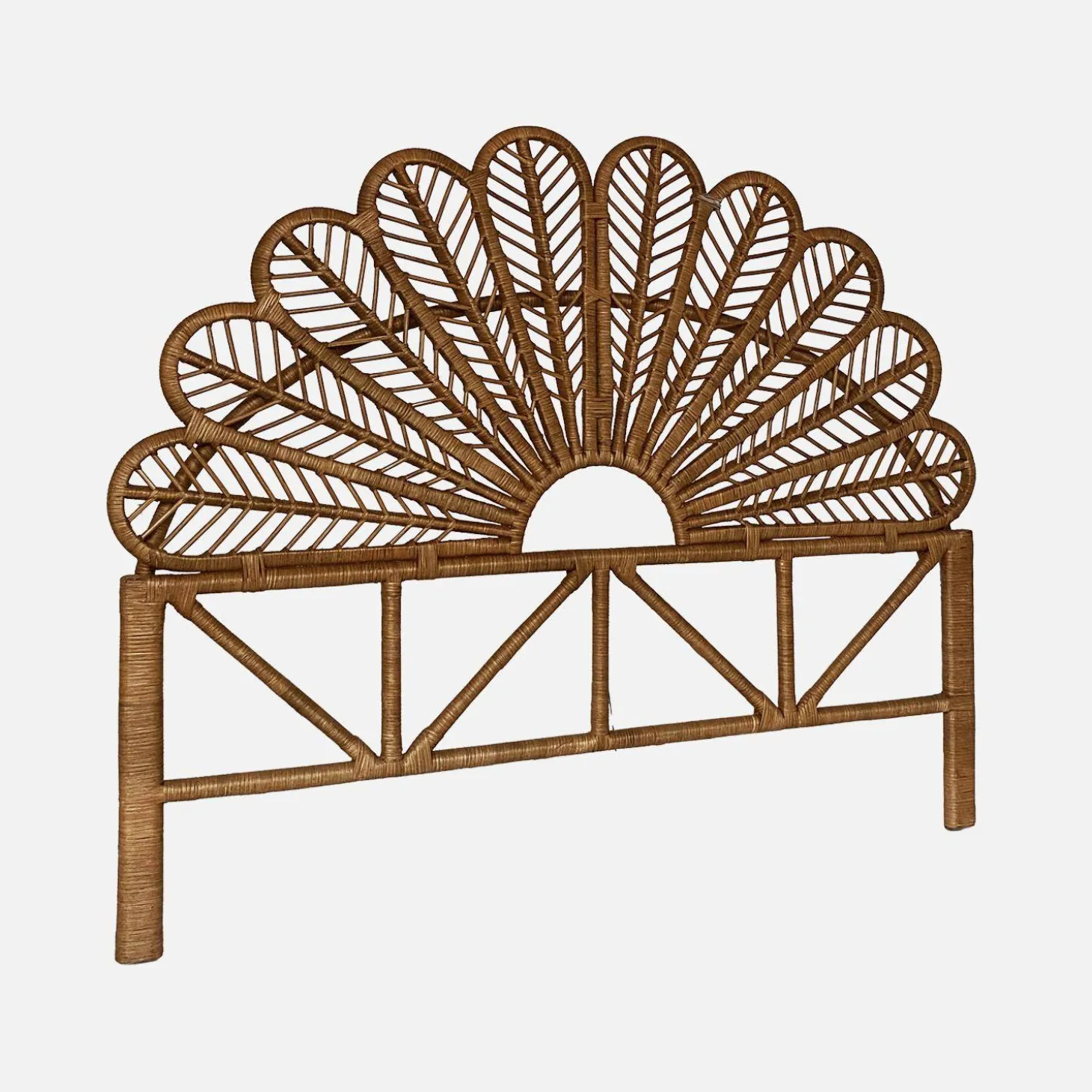 Cabeceira para cama em rotim escuro