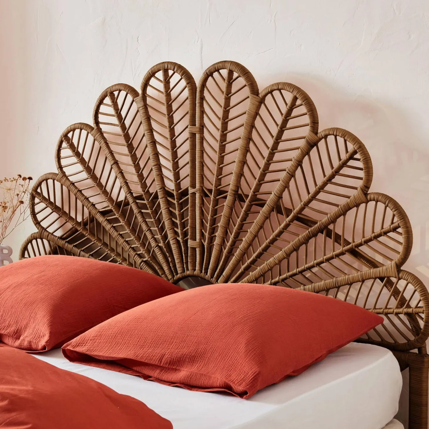 Cabeceira para cama em rotim escuro