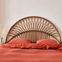 Cabeceira para cama em rotim escuro