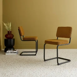 Cadeira cantilever em tecido bouclé com estrutura em aço, set de 2