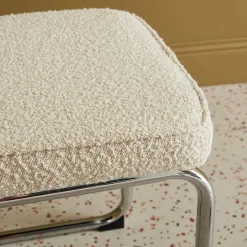 Cadeira cantilever em tecido bouclé com estrutura em aço, set de 2