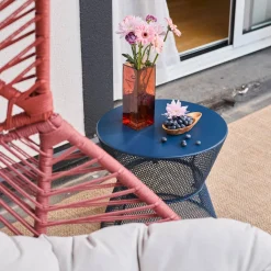 Cadeira de jardim em forma de ovo em aço e resina trançada