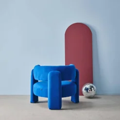 Cadeira tripé em tecido tipo feltro