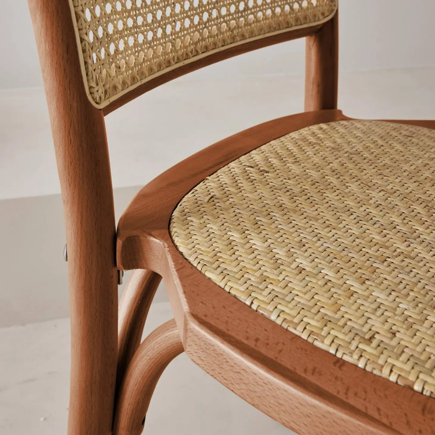 Cadeira vintage em madeira e revestida em rattan, set de 4
