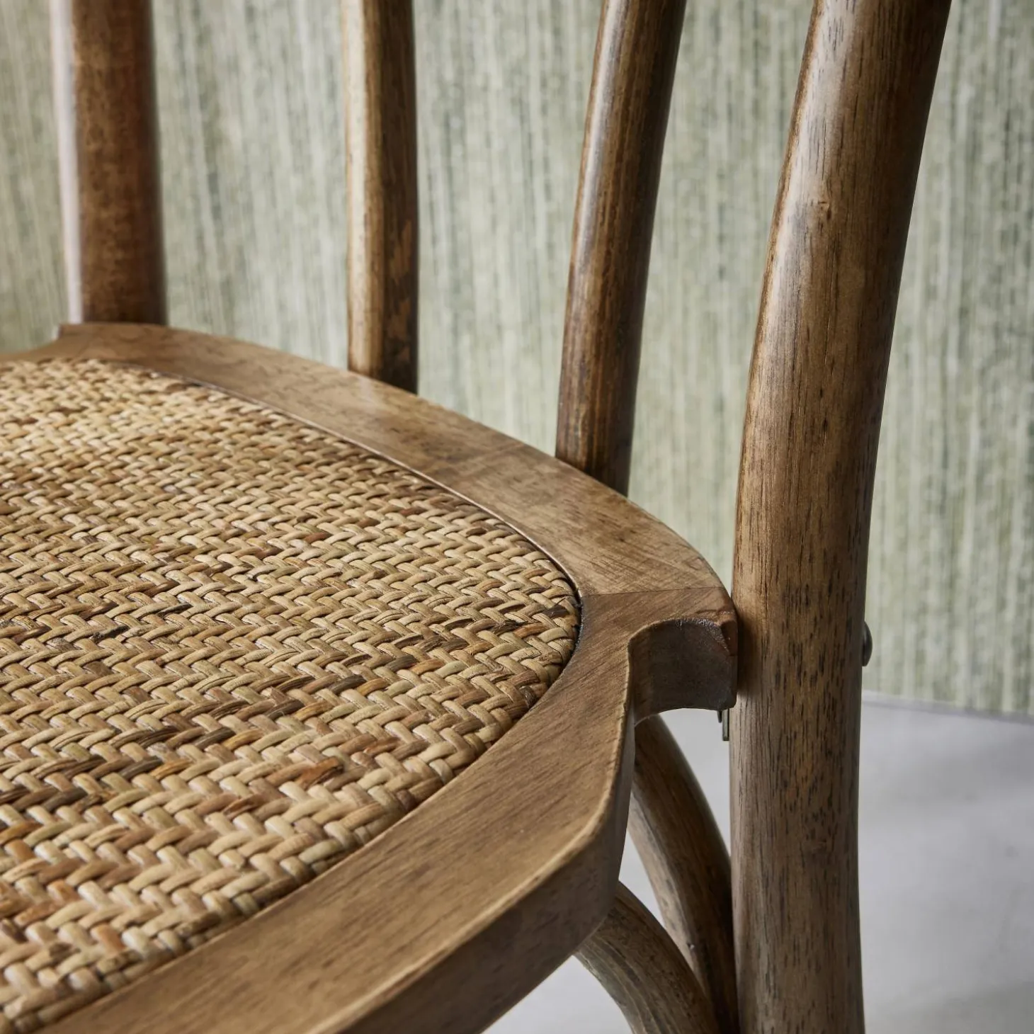 Cadeira vintage em madeira e revestida em rattan, set de 2