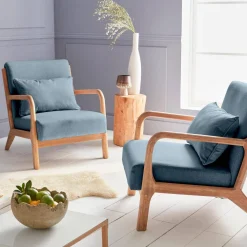 Cadeirão de design em madeira e tecido