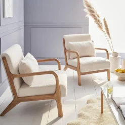 Cadeirão de design em madeira e tecido