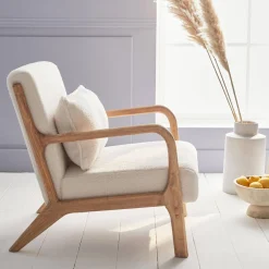 Cadeirão de design em madeira e tecido