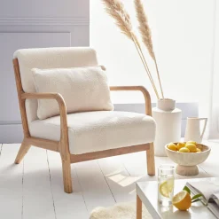 Cadeirão de design em madeira e tecido