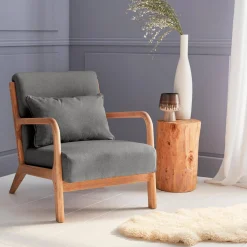 Cadeirão de design em madeira e tecido
