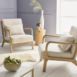 Cadeirão de design em madeira e tecido