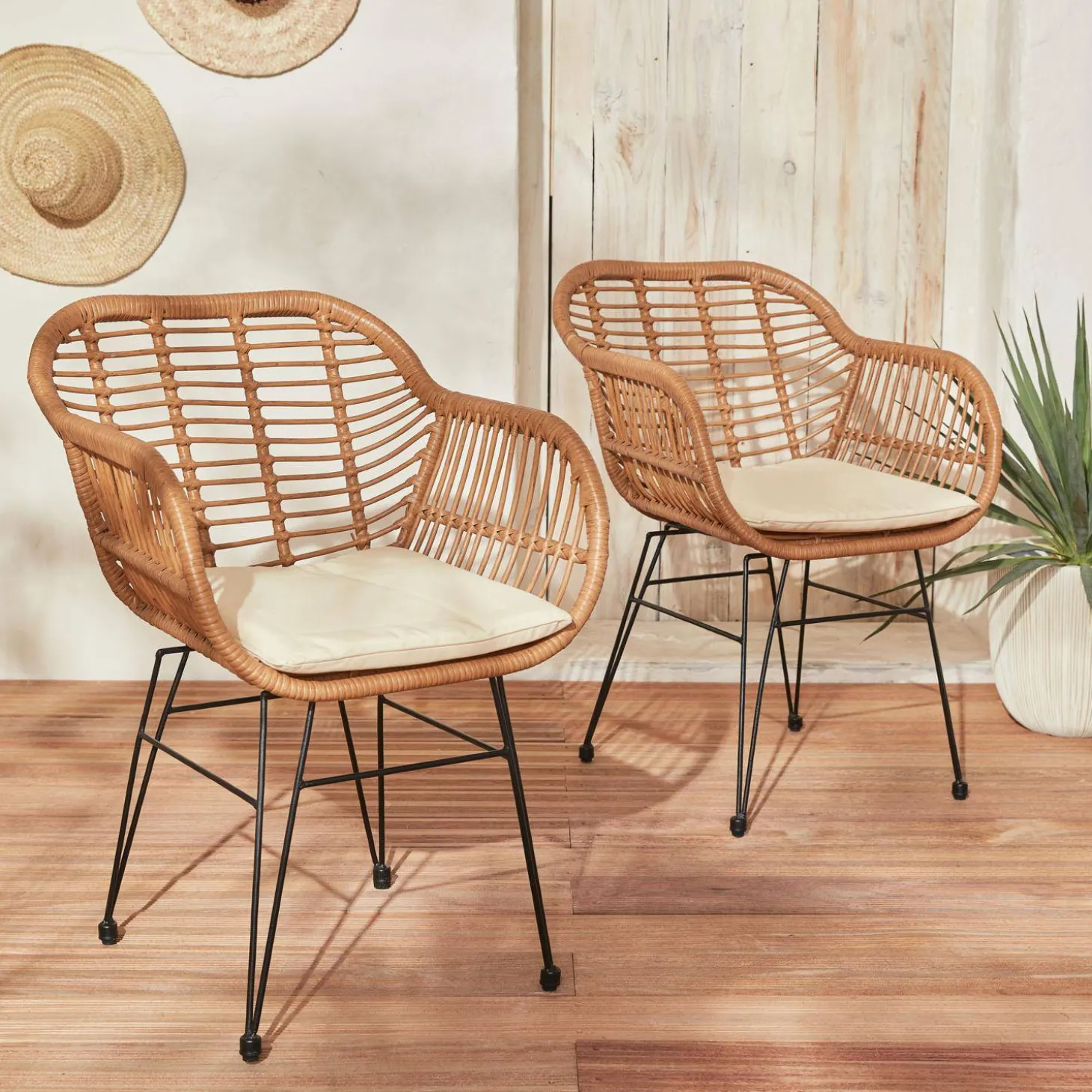 Cadeirão em resina e metal com efeito rattan, set de 2