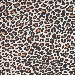 Cadeirão escandinavo em madeira de hevea e estampado de leopardo