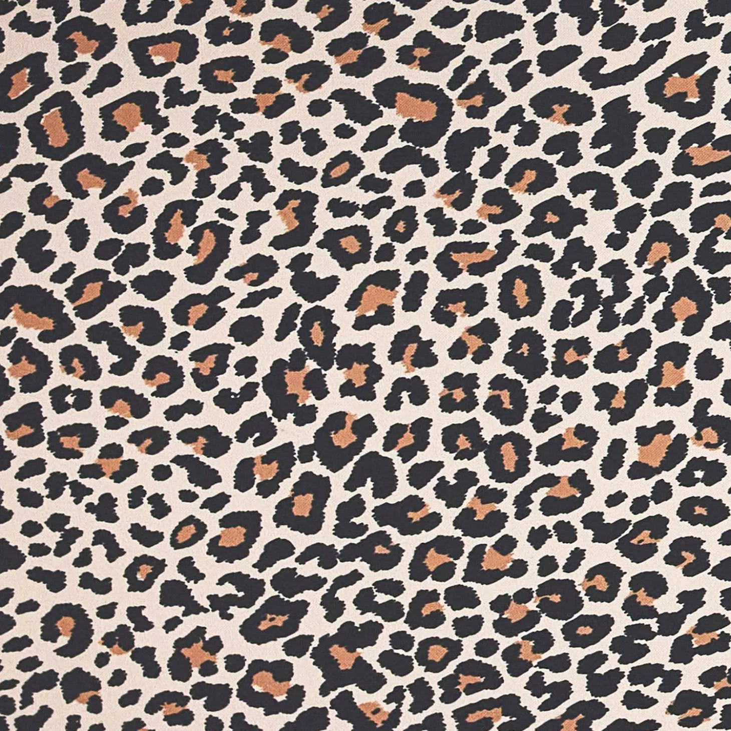 Cadeirão escandinavo em madeira de hevea e estampado de leopardo