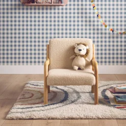 Cadeirão infantil em madeira e tecido bouclé