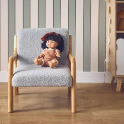 Cadeirão infantil em madeira e tecido bouclé