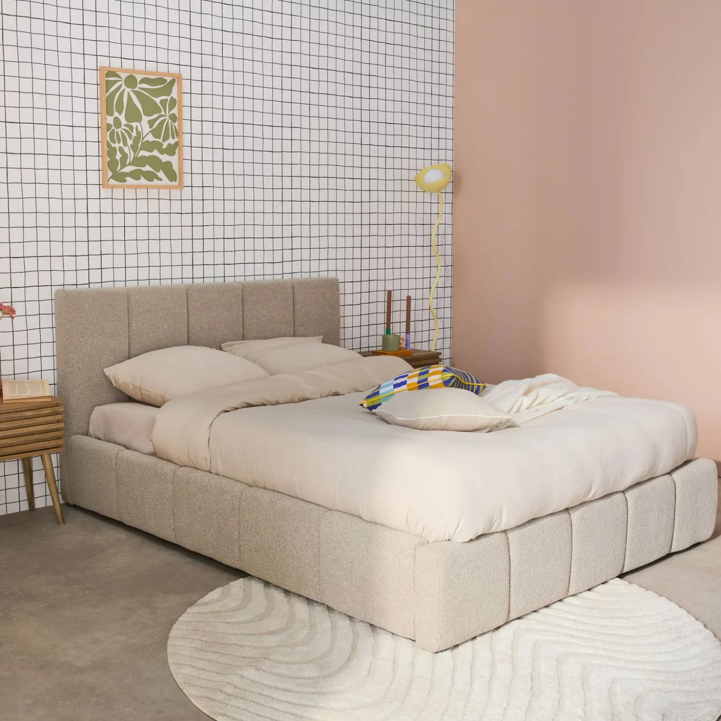 Cama baú com estrado de ripas e cabeceira 140cm, acabamento boucle