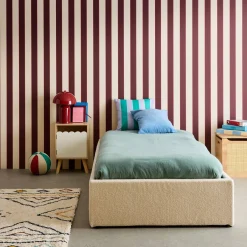 Cama com base de ripas, acabamento boucle, branco