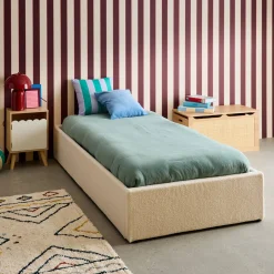 Cama com base de ripas, acabamento boucle, branco