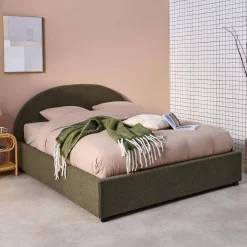 Cama com base de ripas e cabeceira 140x190cm, acabamento boucle