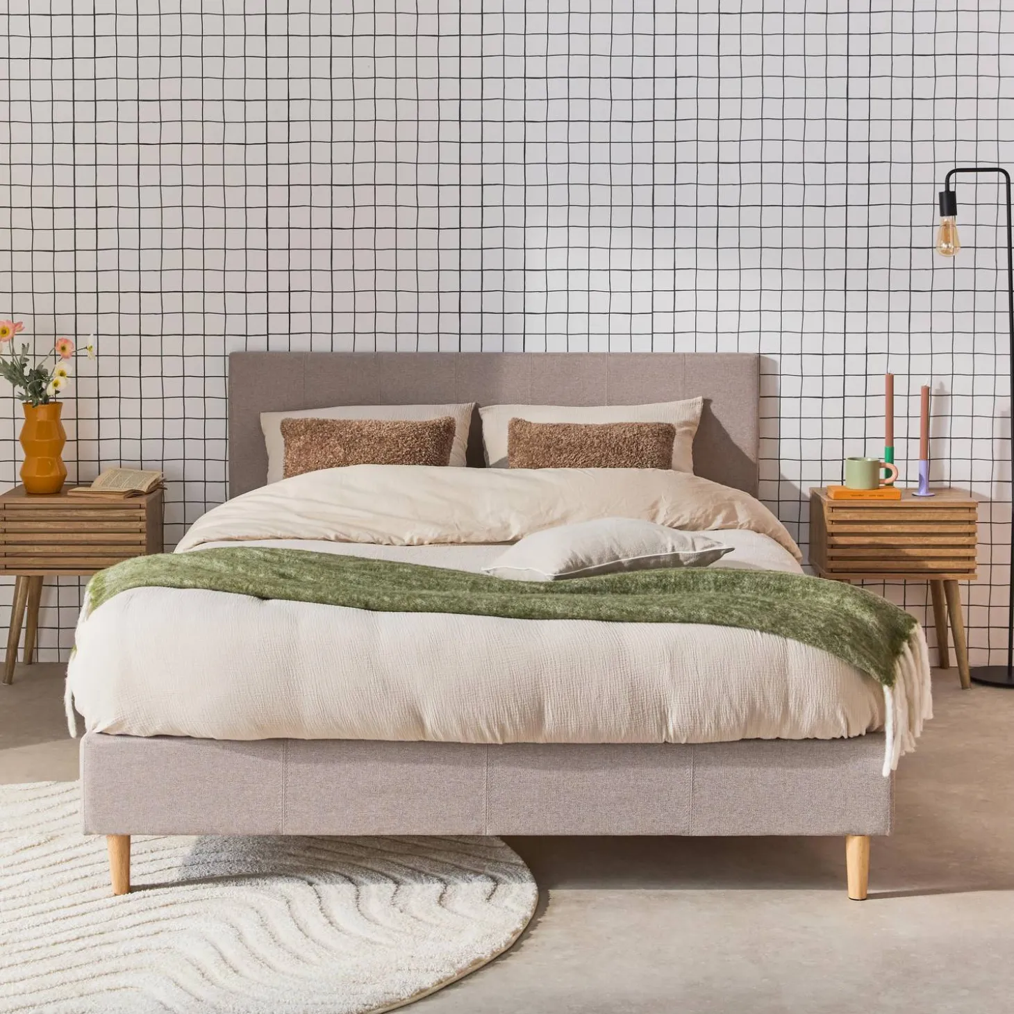 Cama com base de ripas e cabeceira 140x190cm, acabamento em tecido simple