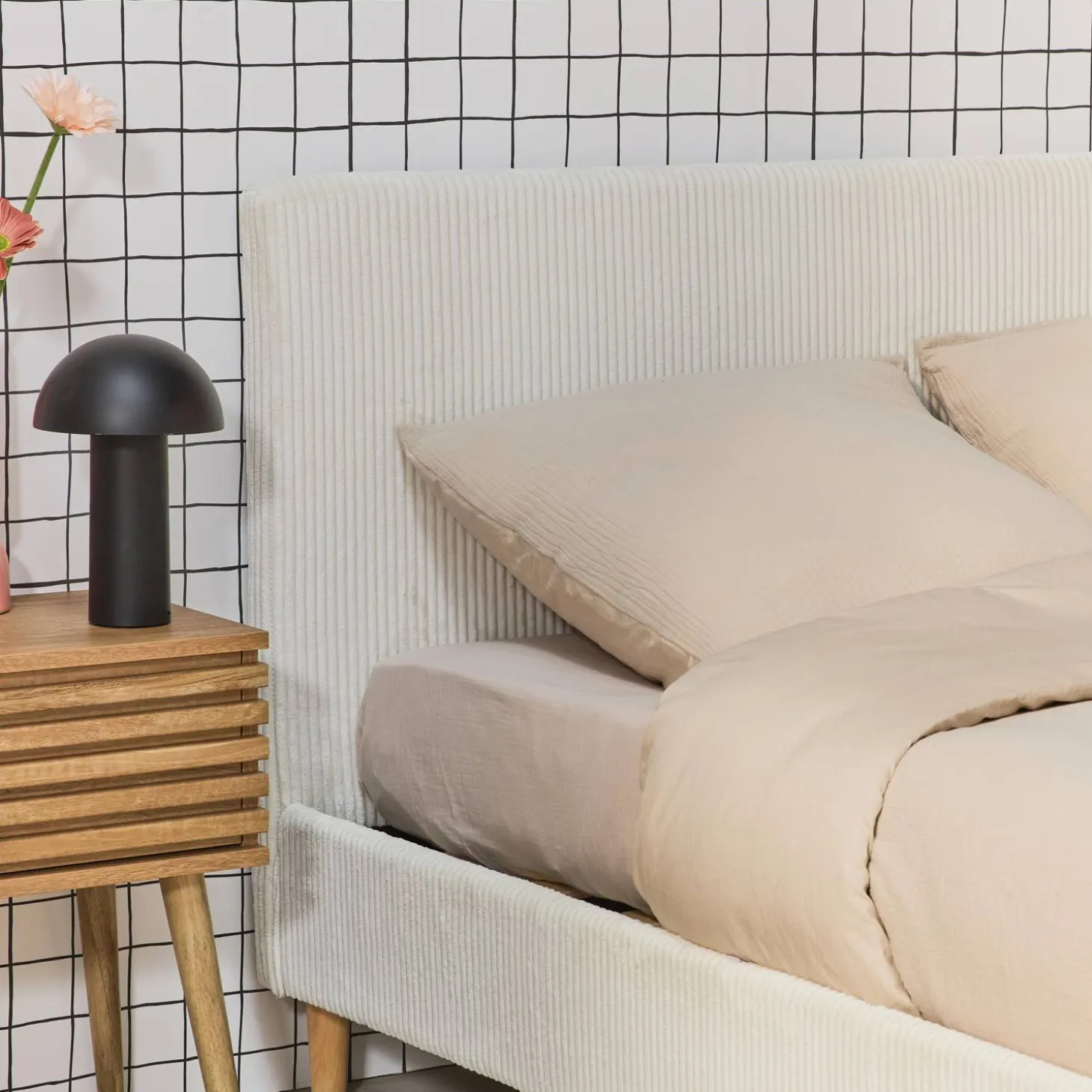 Cama com base de ripas e cabeceira 140x190cm, em veludo canelada fino