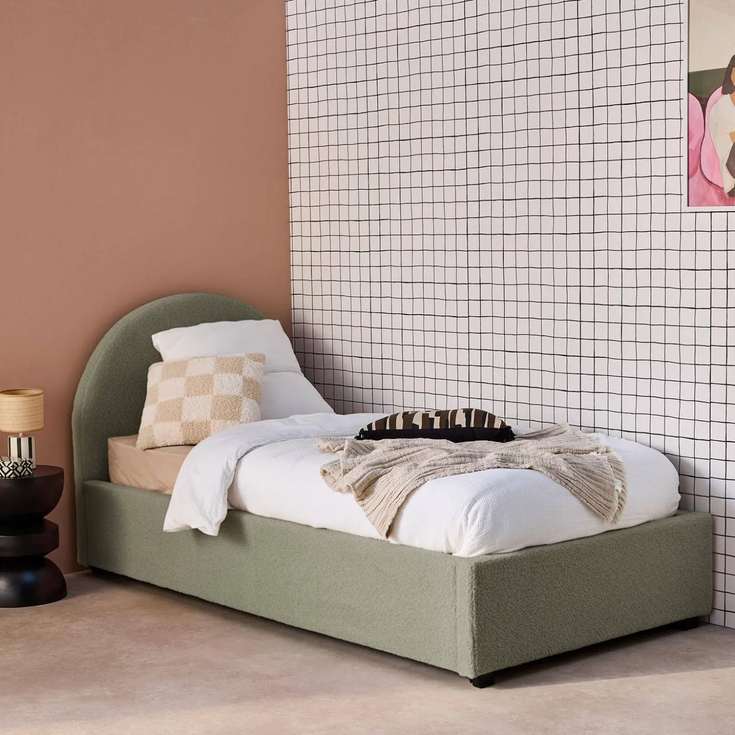 Cama com base de ripas e cabeceira 90x190cm, acabamento boucle
