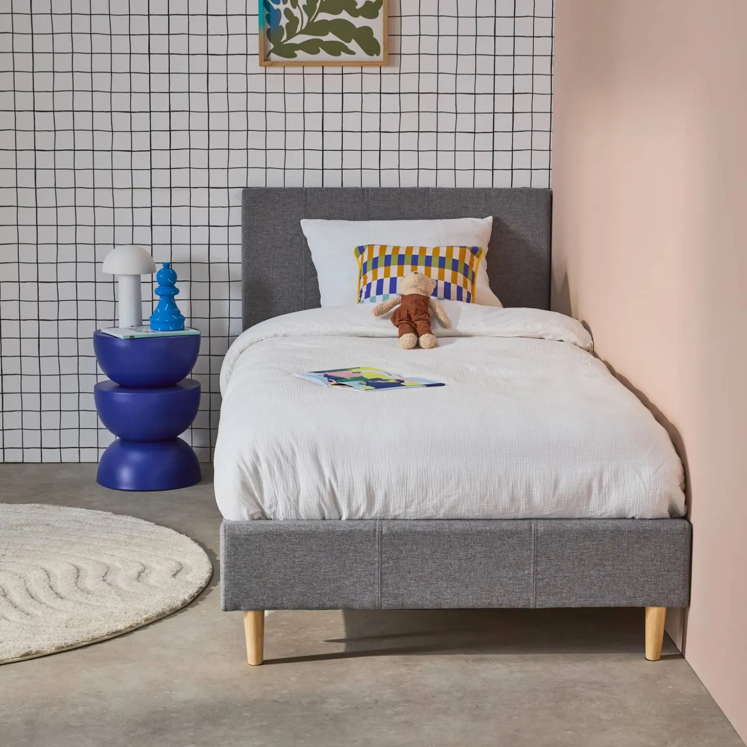 Cama com base de ripas e cabeceira 90x190cm, acabamento em tecido simple