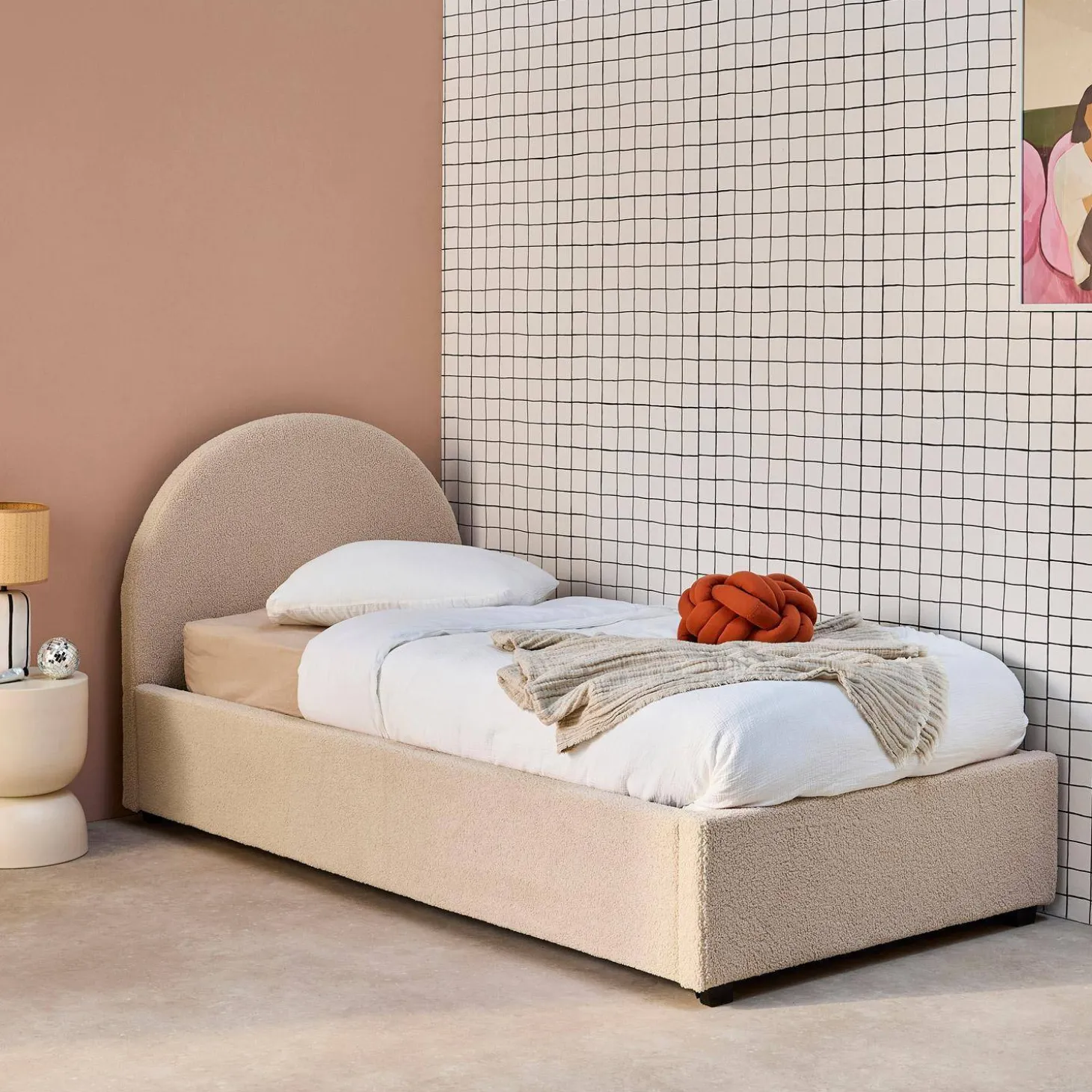 Cama com base de ripas e cabeceira 90x190cm, acabamento boucle