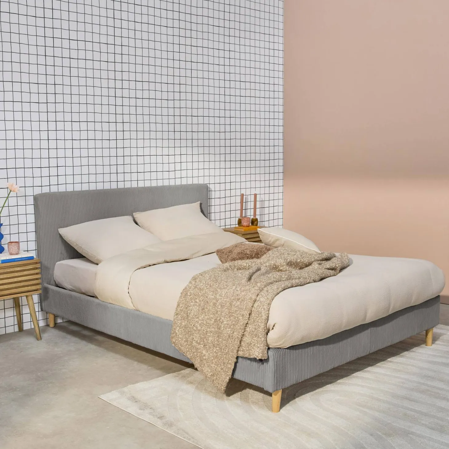 Cama com base de ripas e cabeceira 160x200cm, em veludo canelado fino