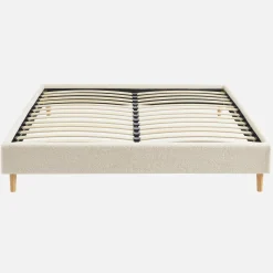 Cama com estrado de ripas, acabamento boucle, branco
