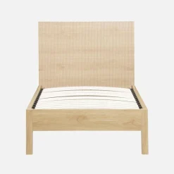 Cama com estrado de ripas e cabeceir, 90x190cm decoração madeira