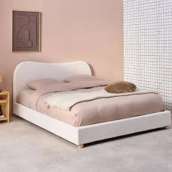 Cama com estrado de ripas e cabeceira, branca em boucle
