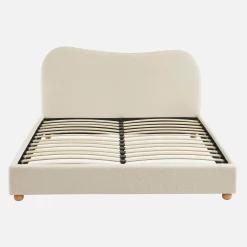 Cama com estrado de ripas e cabeceira, branca em boucle