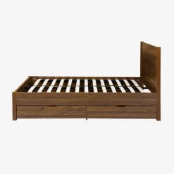 Cama com estrado de ripas e cabeceira 140x190cm + 4 gavetas