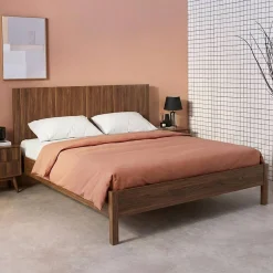 Cama com estrado de ripas e cabeceira, 160x200cm decoração em madeira