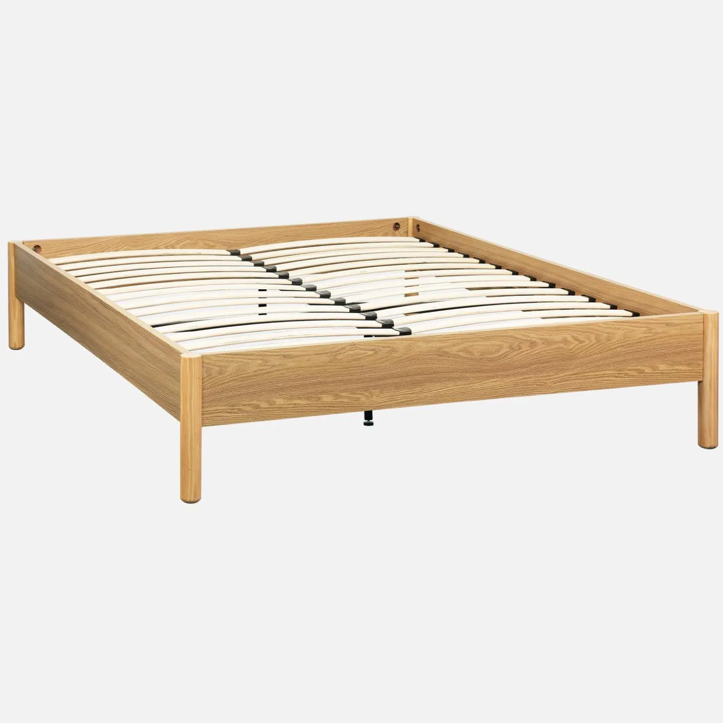 Cama com estrado de ripas 160x200cm com acabamento em madeira