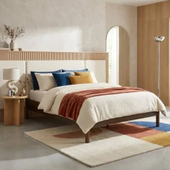 Cama com estrado de ripas 140x190cm com acabamento em madeira