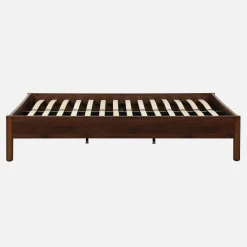 Cama com estrado de ripas 140x190cm com acabamento em madeira