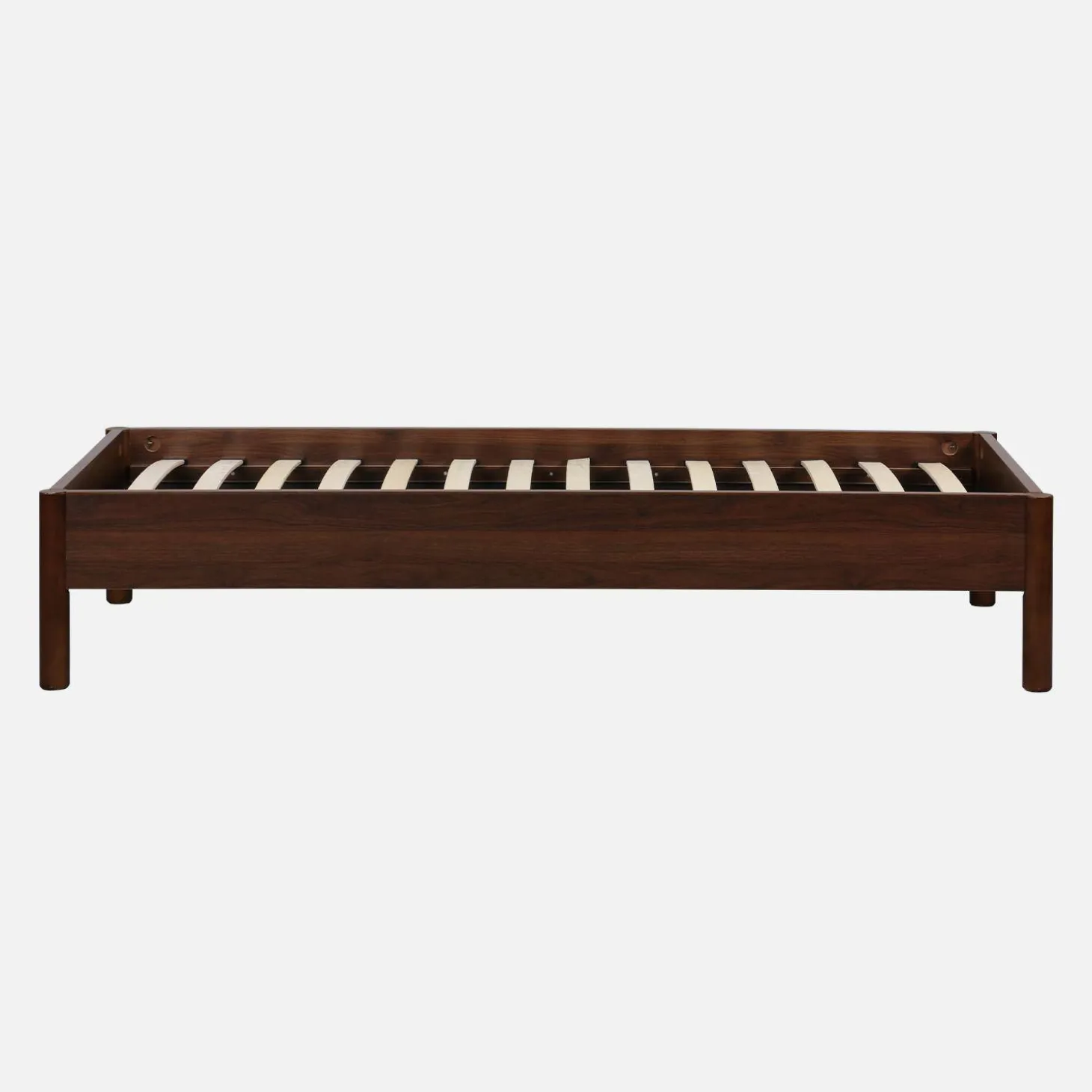 Cama com estrado de ripas 90x190cm com acabamento em madeira