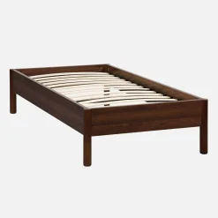Cama com estrado de ripas 90x190cm com acabamento em madeira
