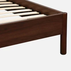 Cama com estrado de ripas 90x190cm com acabamento em madeira
