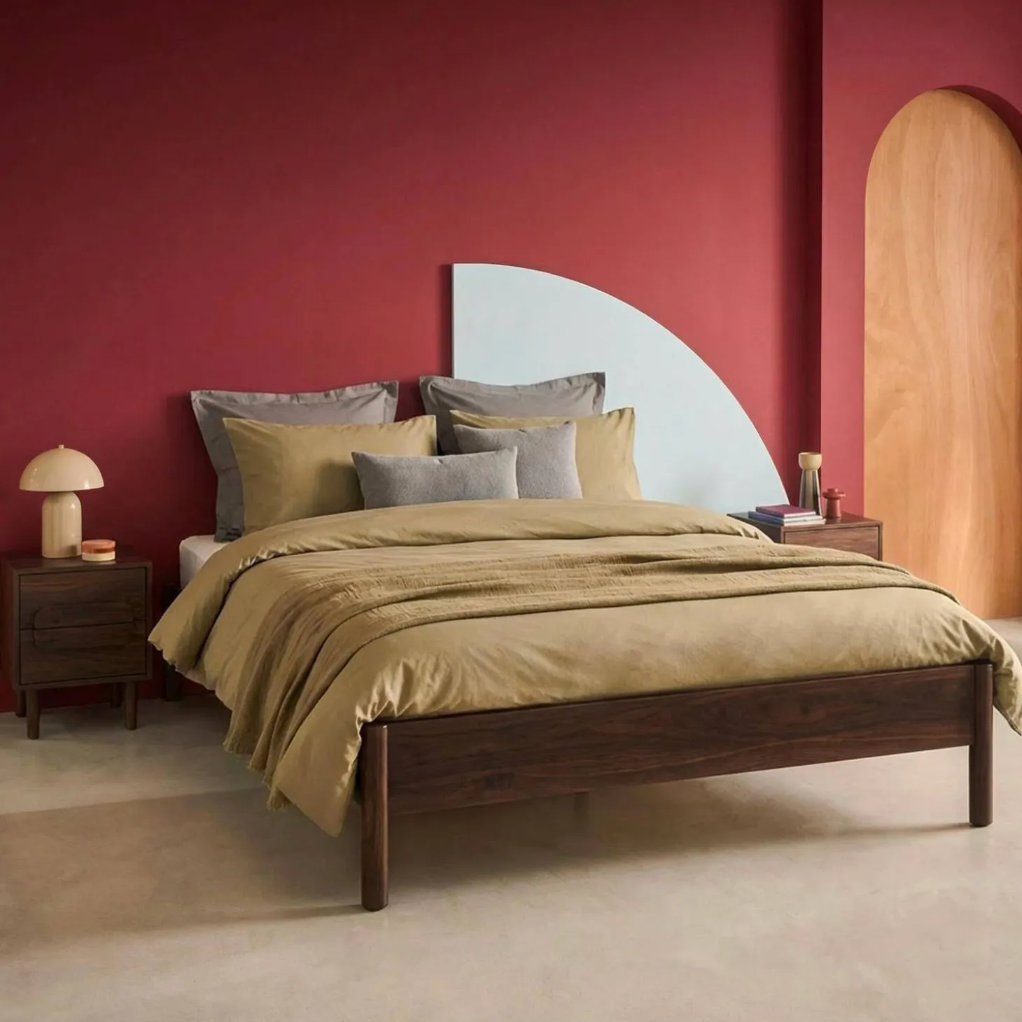 Cama com estrado de ripas 160x200cm com acabamento em madeira