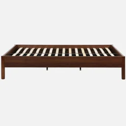 Cama com estrado de ripas 160x200cm com acabamento em madeira